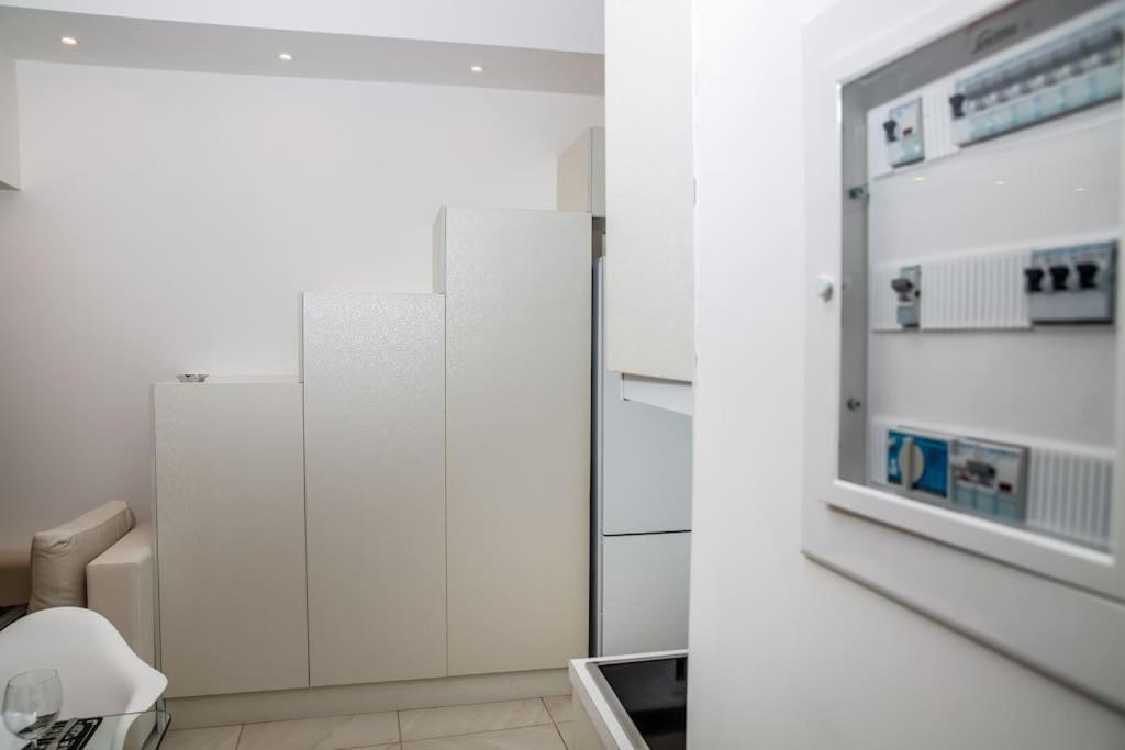 Ferienwohnung Seafront Central Apt In Lavrio Exterior foto