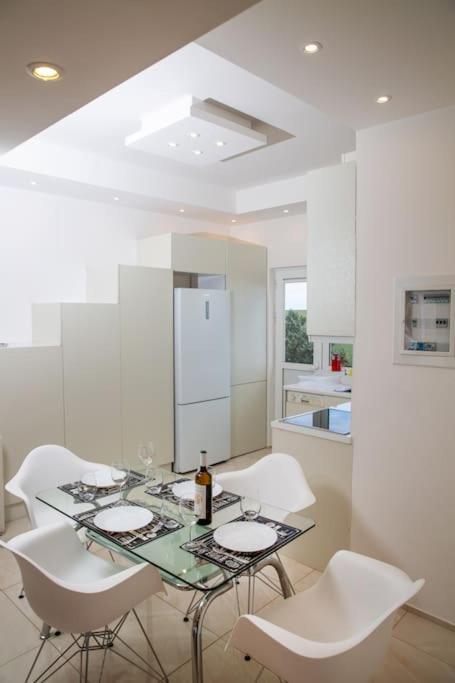 Ferienwohnung Seafront Central Apt In Lavrio Exterior foto