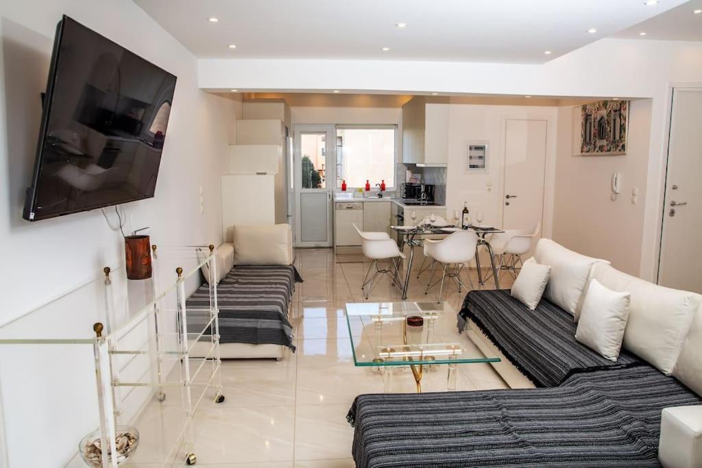 Ferienwohnung Seafront Central Apt In Lavrio Exterior foto