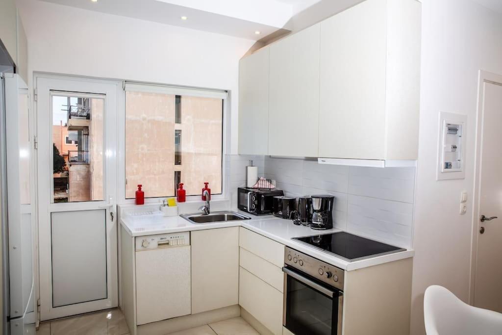 Ferienwohnung Seafront Central Apt In Lavrio Exterior foto